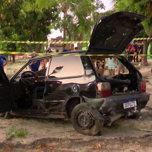 Três pessoas ficam feridas após carro perder o controle e causar acidente grave em Fortaleza