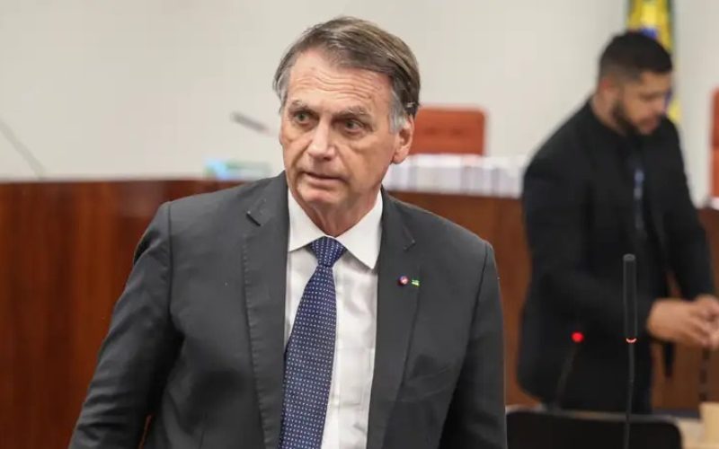 Alexandre de Moraes atende PGR e manda Polícia Federal monitorar Bolsonaro 24 horas por dia