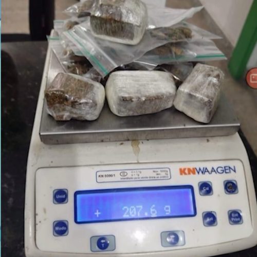 Falso entregador é preso após ser flagrado fazendo delivery de maconha, em Fortaleza