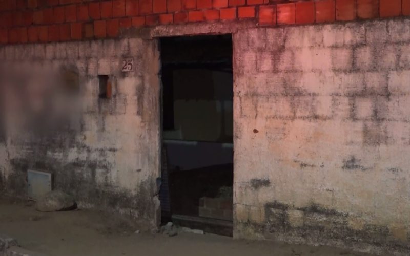Homem é morto na frente da esposa e do filho após criminosos invadirem casa em Itaitinga/CE