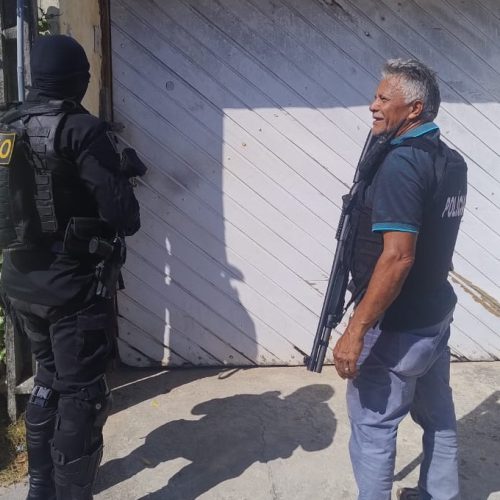 Mãe e filha são presas por tráfico de drogas em Cascavel, no Ceará