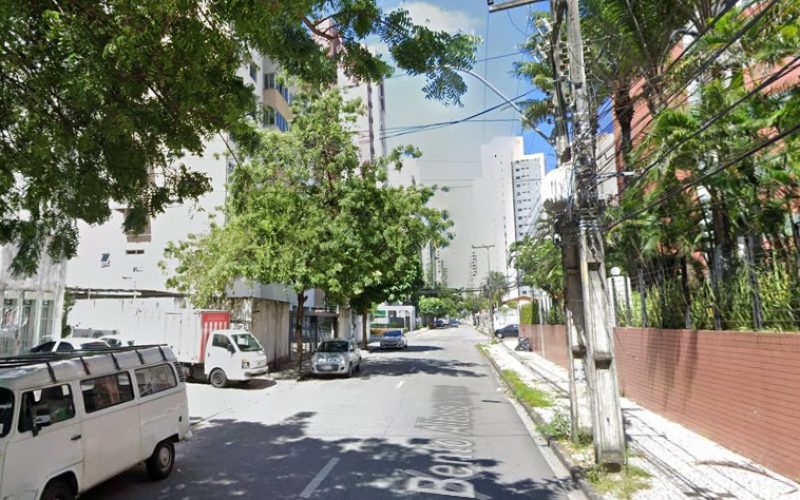 Homem é preso após roubar pingente de ouro e ser contido por moradores em Fortaleza