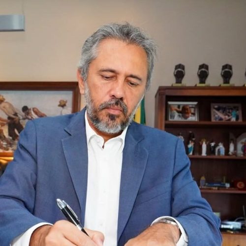 Elmano envia projeto para adequar o programa Ceará Educa Mais ao Novo Ensino Médio; entenda