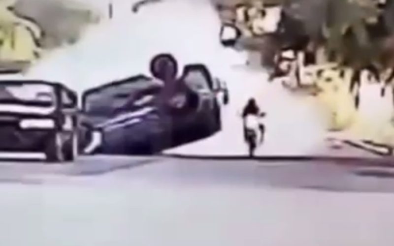 Carro capota em Barbalha, no Ceará, e quase atinge motociclista, que escapa ileso