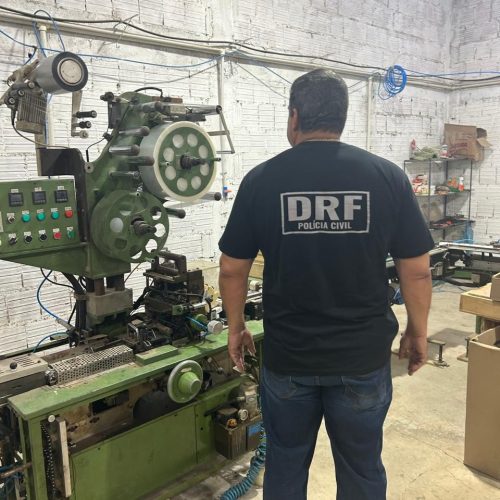 Polícia Civil descobre fábrica clandestina de cigarros no Ceará e prende 10 homens paraguaios