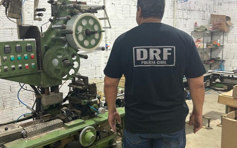 Polícia Civil descobre fábrica clandestina de cigarros no Ceará e prende 10 homens paraguaios