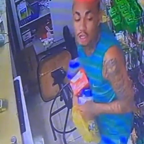 Criminosos são flagrados fazendo assalto a farmácia no Centro de Sobral, no Ceará