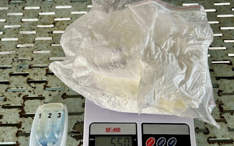 Receita apreende drogas escondidas em potes de creatina no Aeroporto de Fortaleza