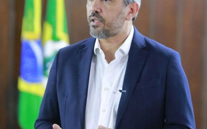 Governador Elmano de Freitas será avô pela primeira vez