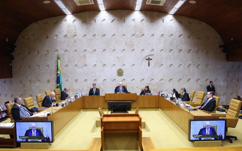 Alexandre de Moraes e Flávio Dino votam para manter prisão preventiva de Bolsonaro