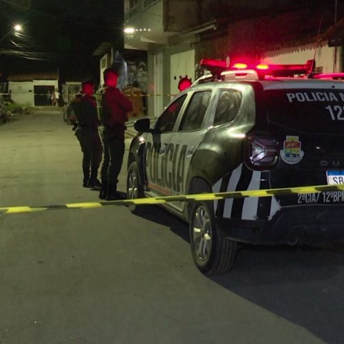 Caucaia/CE: homem é morto a tiros em casa e mãe da vítima, de 80 anos, é baleada