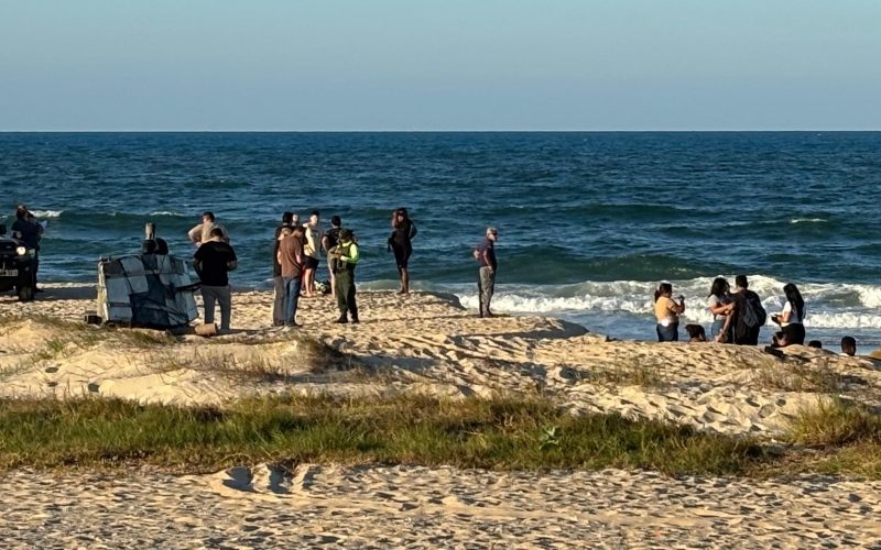 Adolescente morre afogado ao tomar banho de mar com amigos na Praia do Futuro, em Fortaleza