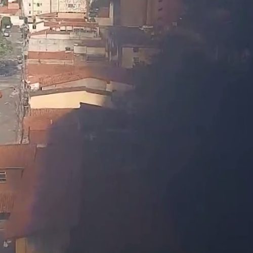 Incêndio é registrado em terreno no Centro de Fortaleza; moradores denunciam uso de drogas no local