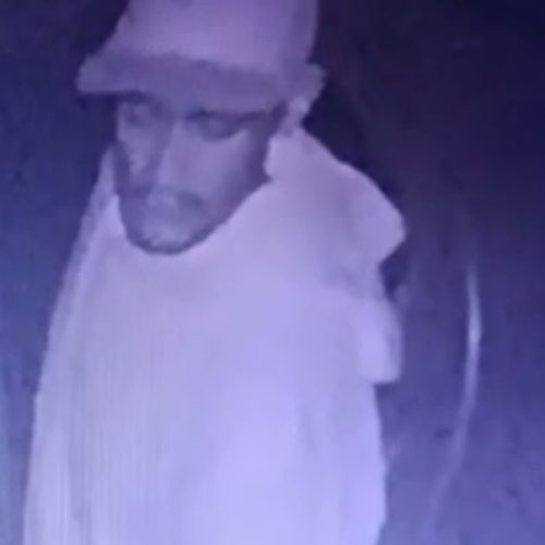 Criminoso é flagrado invadindo casa e amarrando lençol em bicicleta para furtá-la, em Fortaleza