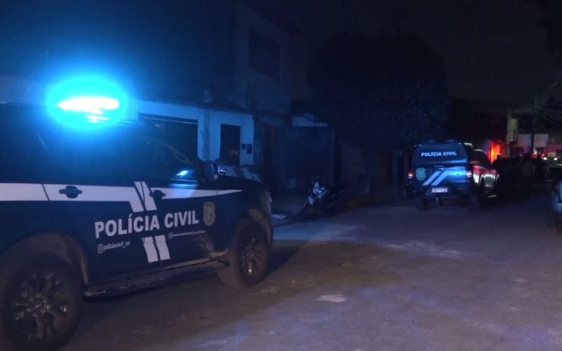 Homem sem antecedentes criminais é morto a tiros na frente de casa, em Fortaleza
