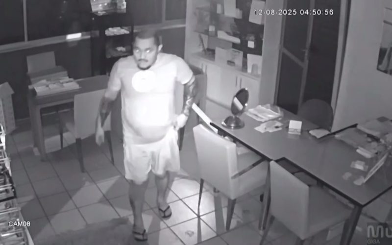 Homem é preso em Horizonte/CE após ser flagrado furtando ótica no Centro de Fortaleza