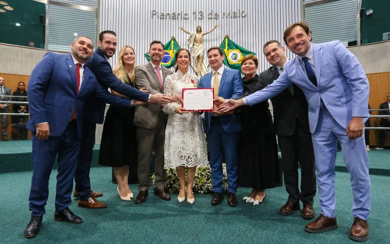 Assembleia concede Medalha Herbert de Souza à primeira-dama do Ceará Lia de Freitas