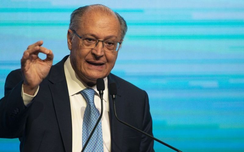 Alckmin diz que tarifaço de Trump afeta 3,3% das exportações brasileiras e que dificuldade “vai passar”
