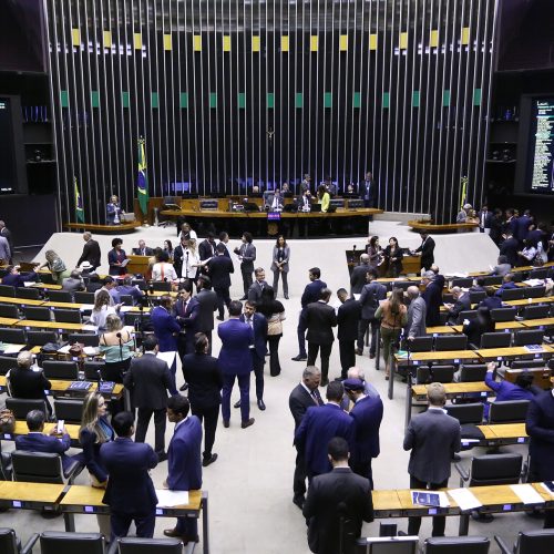 Câmara dos Deputados vota nesta quarta (27) PEC que tenta blindar parlamentares de ações na Justiça; entenda
