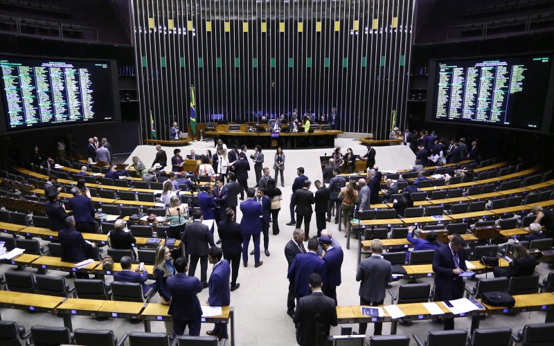 Câmara dos Deputados vota nesta quarta (27) PEC que tenta blindar parlamentares de ações na Justiça; entenda