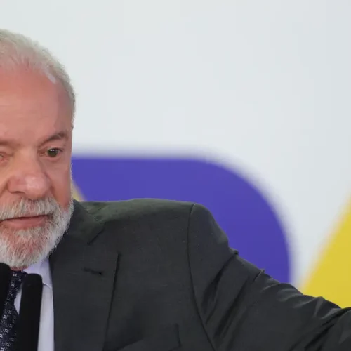 “O Brasil é um país soberano que não aceitará ser tutelado por ninguém”, diz Lula sobre tarifaço de Trump