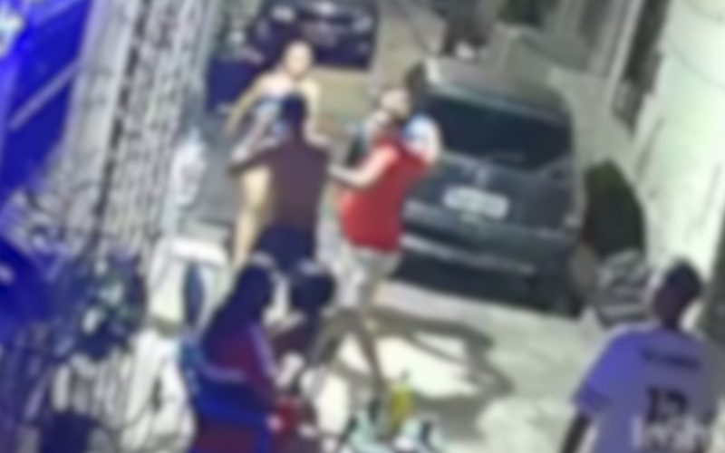 Homem é espancado em casa e expulso de bairro em Fortaleza após briga com vizinho