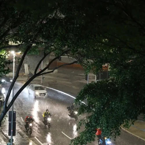 Virada de ano deve ter chuva forte na maior parte do país; veja a previsão