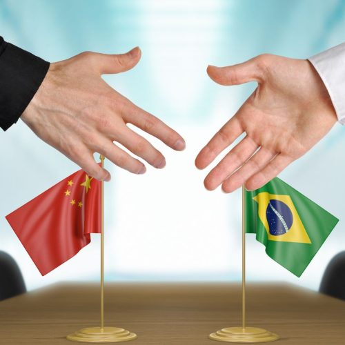 Em meio às preocupações com o tarifaço dos EUA, China acena ao agro brasileiro; ouça o comentário