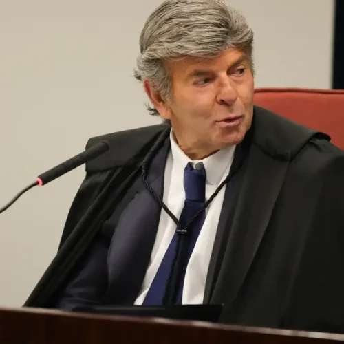 Fux vota para absolver Bolsonaro de todos os crimes; placar é de 2 x 1 pela condenação