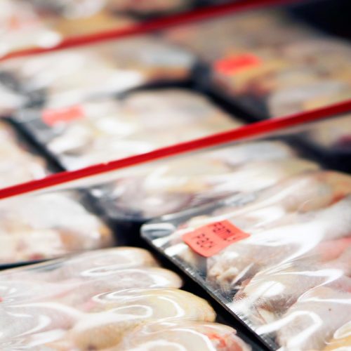 Preço da carne de frango segue em queda, mas recuos são menos intensos que em junho
