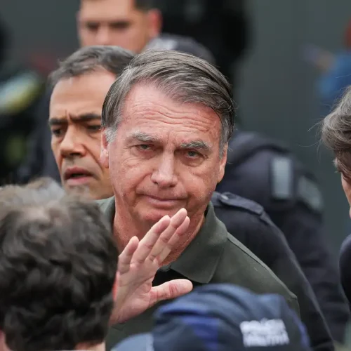 Com voto de Zanin, STF forma maioria para manter prisão preventiva de Bolsonaro