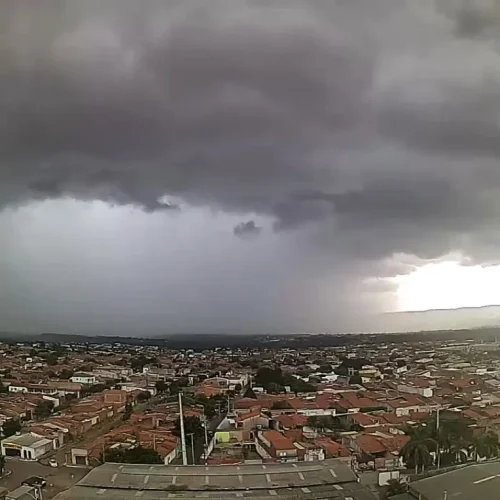 Frente fria deve provocar chuvas isoladas e ventos fortes em áreas do Ceará nos próximos dias