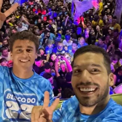 TRE-CE confirma multa de R$ 50 mil a André Fernandes por uso de camisas do “Bloco do 22”