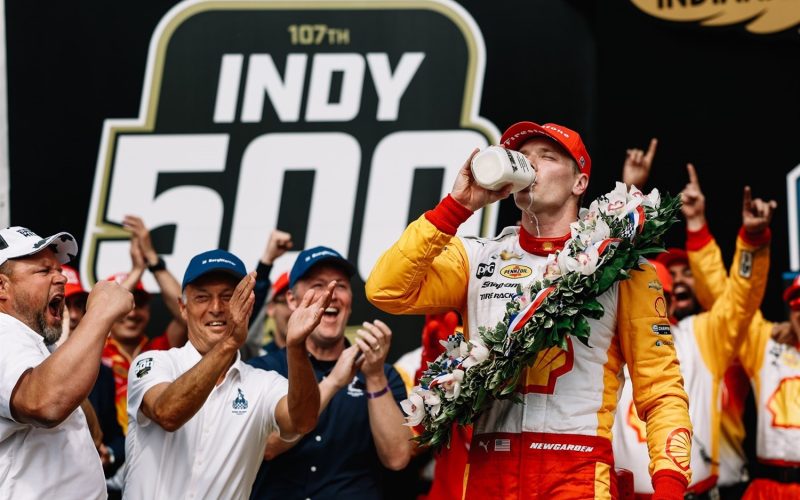 Indy 500: qual a tradição que faz o campeão beber leite?