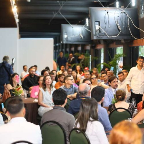 Elmano anuncia valorização de professores do Ceará com promoções e ampliação de carga horária