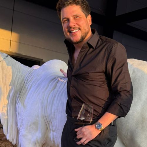 Sertanejo Fabrício adquire vaca avaliada em R$ 1,2 milhão e almeja criação: “A Brisa é só o começo”
