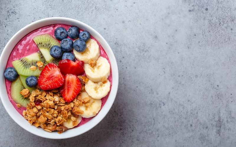 Todo açaí é roxo? Conheça seis curiosidades da fruta brasileira