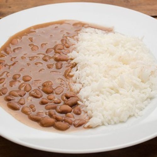 Excesso de oferta faz cair preços do arroz e  do feijão-preto