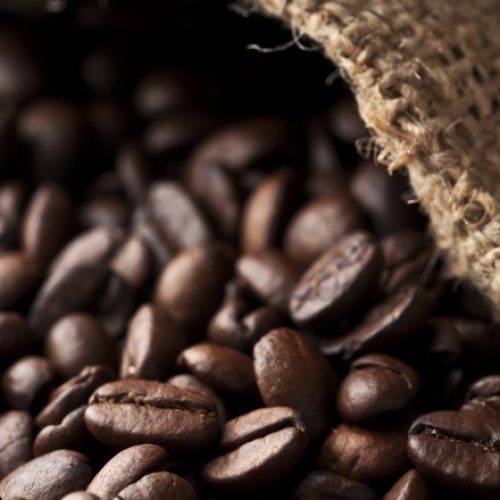 Após negociação com o Brasil, EUA retiram tarifa de 40% sobre café e carne brasileiros