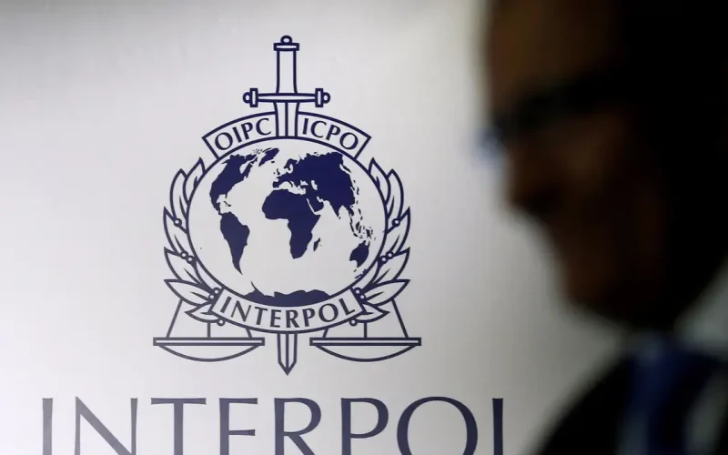 PF pede inclusão de Carla Zambelli na lista de procurados da Interpol