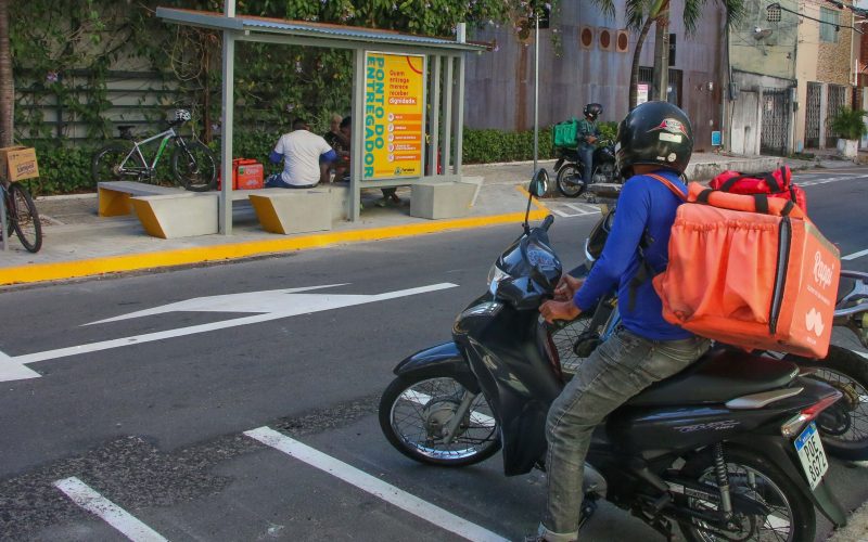 Fortaleza prorroga cadastro para desconto de 50% no IPVA de motociclistas por aplicativo