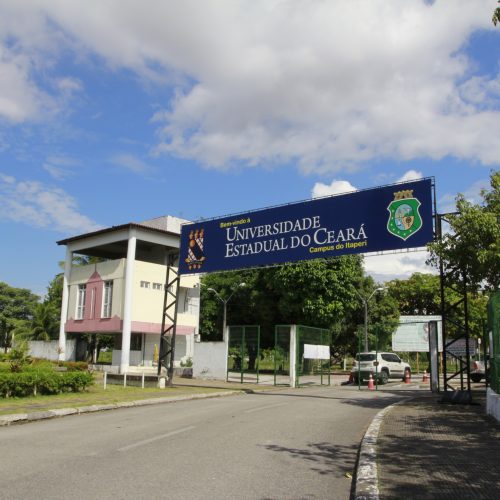 Uece aplica primeira fase do Vestibular 2026.1 neste domingo (12) para quase 45 mil candidatos