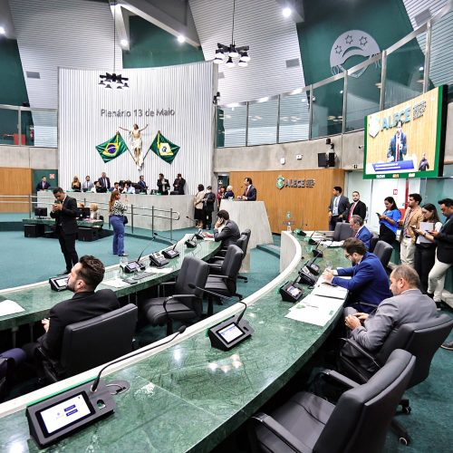 Alece celebra 190 anos com exposição sobre trajetória do Legislativo cearense