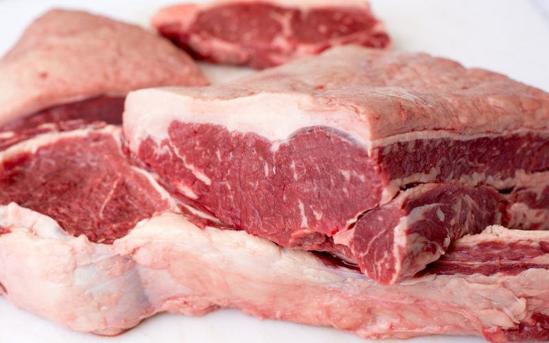Após tarifaço, preços do café e carne bovina recuam no varejo