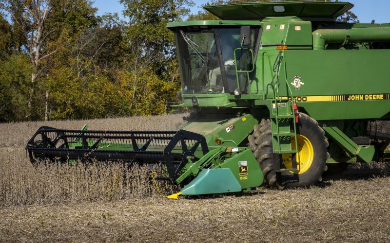 Ações da Deere&Co caem mais de 5% após divulgação de resultado trimestral