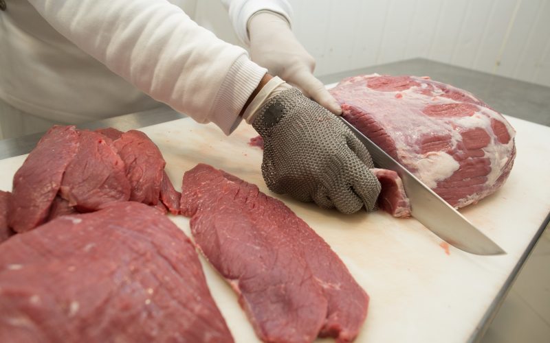 Carne brasileira livre de desmatamento terá certificação; ouça o comentário
