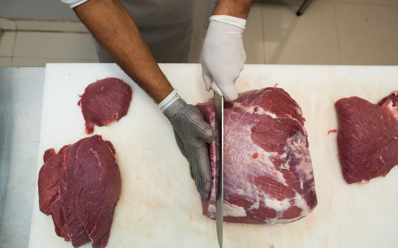 Exportações de carnes bovina e suína do Brasil alcançaram números históricos; ouça o comentário