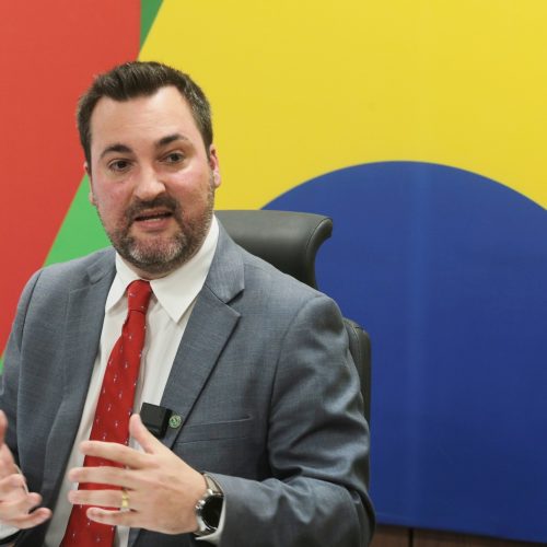 Brasil analisa ‘forma’ e não o ‘conteúdo’ das negociações com os EUA sobre tarifaço, diz secretário do Mapa