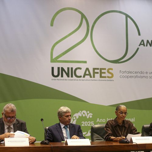 Acordo quer incentivar exportações da agricultura familiar e de cooperativas