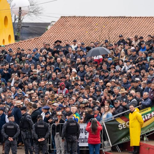 Vaias e protestos marcam abertura oficial da Expointer
